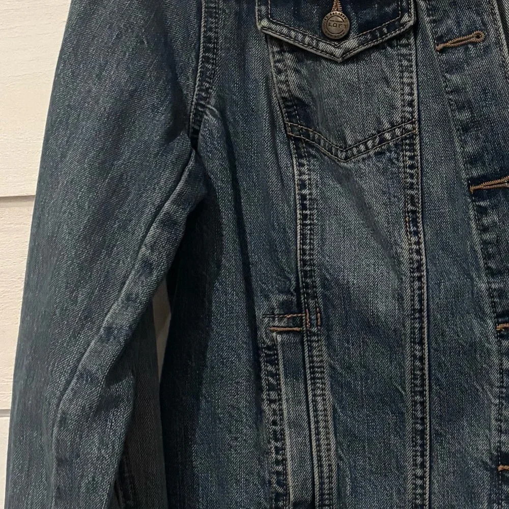 LOFT Classic Denim Jean Jacket in size medium. Great condition! - Picture 9 of 12